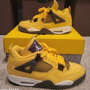 Jordan 4 Retro 'Lightning'